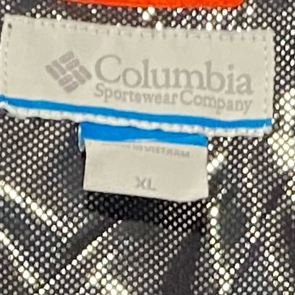 Columbia jacket with Omni heat and omni technology perfect for outdoors winter. - Picture 10 of 10